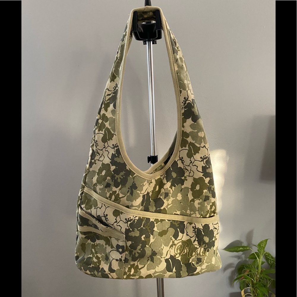 Rusty beach/handbag.